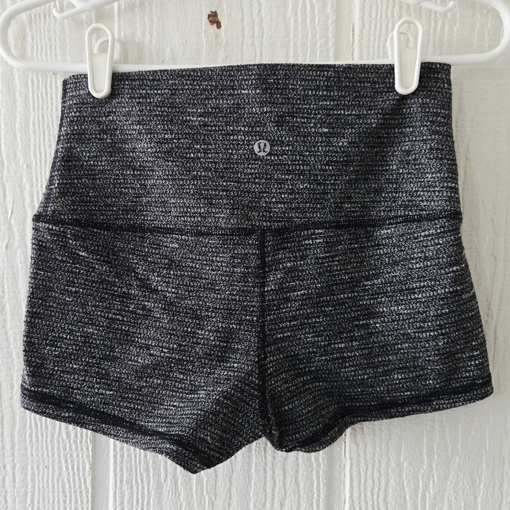 Lululemon High Rise Foldover Waist Band 2" Inseam Athletic Shorts Black sz 6